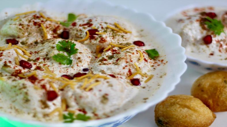 How to prepare Dahi Vada: Soft Lentil Dumplings in Creamy Yogurt with Tangy Chutneys How to prepare Dahi Vada: Soft Lentil Dumplings in Creamy Yogurt with Tangy Chutneys