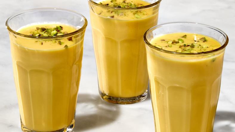 How to prepare Mango Lassi: A Creamy Yogurt Drink with the Goodness of Ripe Mangoes How to prepare Mango Lassi: A Creamy Yogurt Drink with the Goodness of Ripe Mangoes