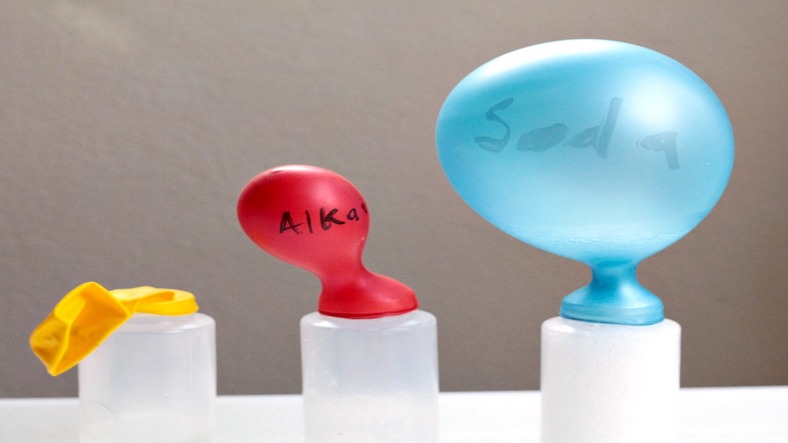 Self inflating balloon, science experiment for children Self inflating balloon, science experiment for children