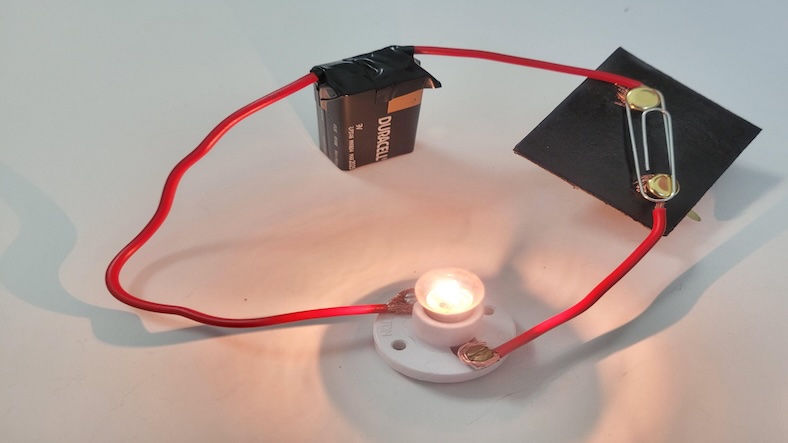 Simple Circuits, science experiment for children Simple Circuits, science experiment for children